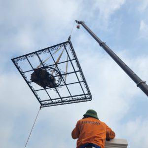 thi công mái kính hoa văn tầng mái