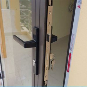 sửa khoá tay gạt cửa nhôm xingffa hà nội