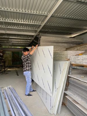 Cung cấp tấm nhôm tổ ong, Bán tấm nhôm tổ ong, Phụ kiện làm trần nhôm tổ ong, Ray từ có ngành LED, Khung sương trần nhôm tổ ong, Xương cá gắn LED cho trần, Cây H nối giữa tấm nhôm tổ ong, Trần nhôm tổ ong cao cấp, Cấu trúc trần nhôm tổ ong, Thi công trần nhôm tổ ong, Tấm nhôm tổ ong cách âm nhiệt, Tấm nhôm tổ ong chống ồn, Tấm nhôm tổ ong giá tốt, Mua tấm nhôm tổ ong tại Hà Nội, Cung cấp trần nhôm tổ ong toàn quốc, Bán phụ kiện nhôm tổ ong, Tấm nhôm tổ ong hiện đại, Trần nhôm tổ ong bền đẹp, Trần nhôm tổ ong