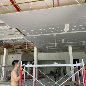 Sơn bả matit làm mịn tường chuyên nghiệp