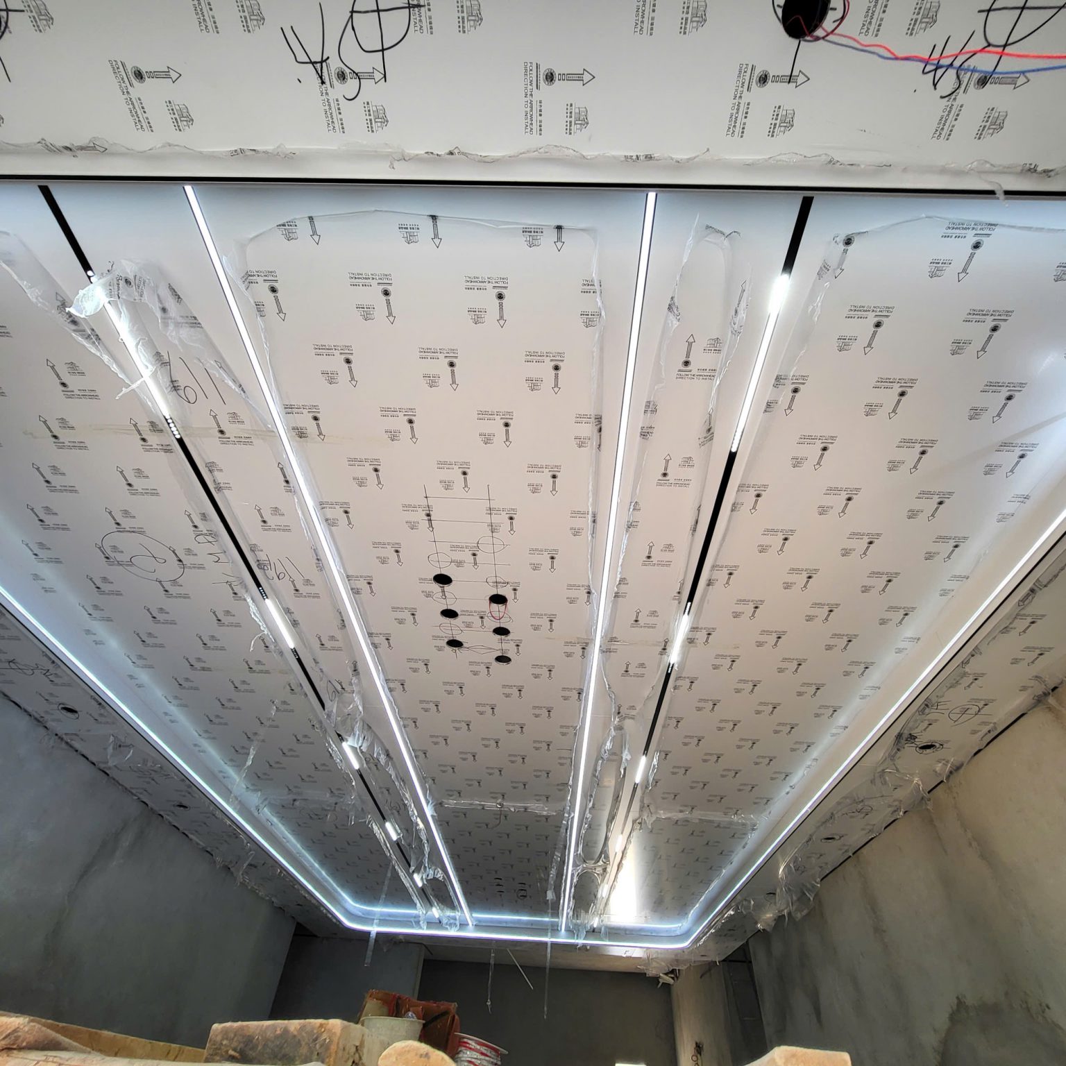 Thi công trần nhôm tấm tổ ong khổ lớn tại TP.HCM