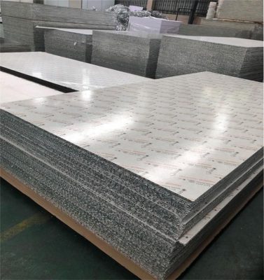 Trần nhôm tấm tổ ong khổ lớn với bề mặt sơn tĩnh điện hiện đại.