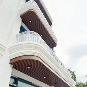 Thi công trần nhôm lam sóng 816 vân gỗ đẹp tại Hà Nội