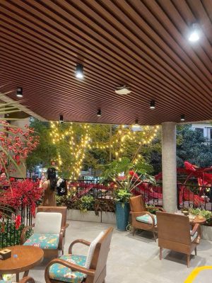 áo giá thi công trần nhôm lam sóng 816 và tấm ốp tường Basi M145mm