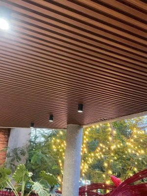 Công trình trần nhôm lam sóng 816 kết hợp tấm ốp tường Basi M145mm