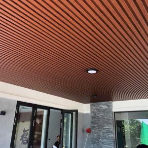 Thi công trần nhôm lam sóng 816 vân gỗ đẹp tại Hà Nội