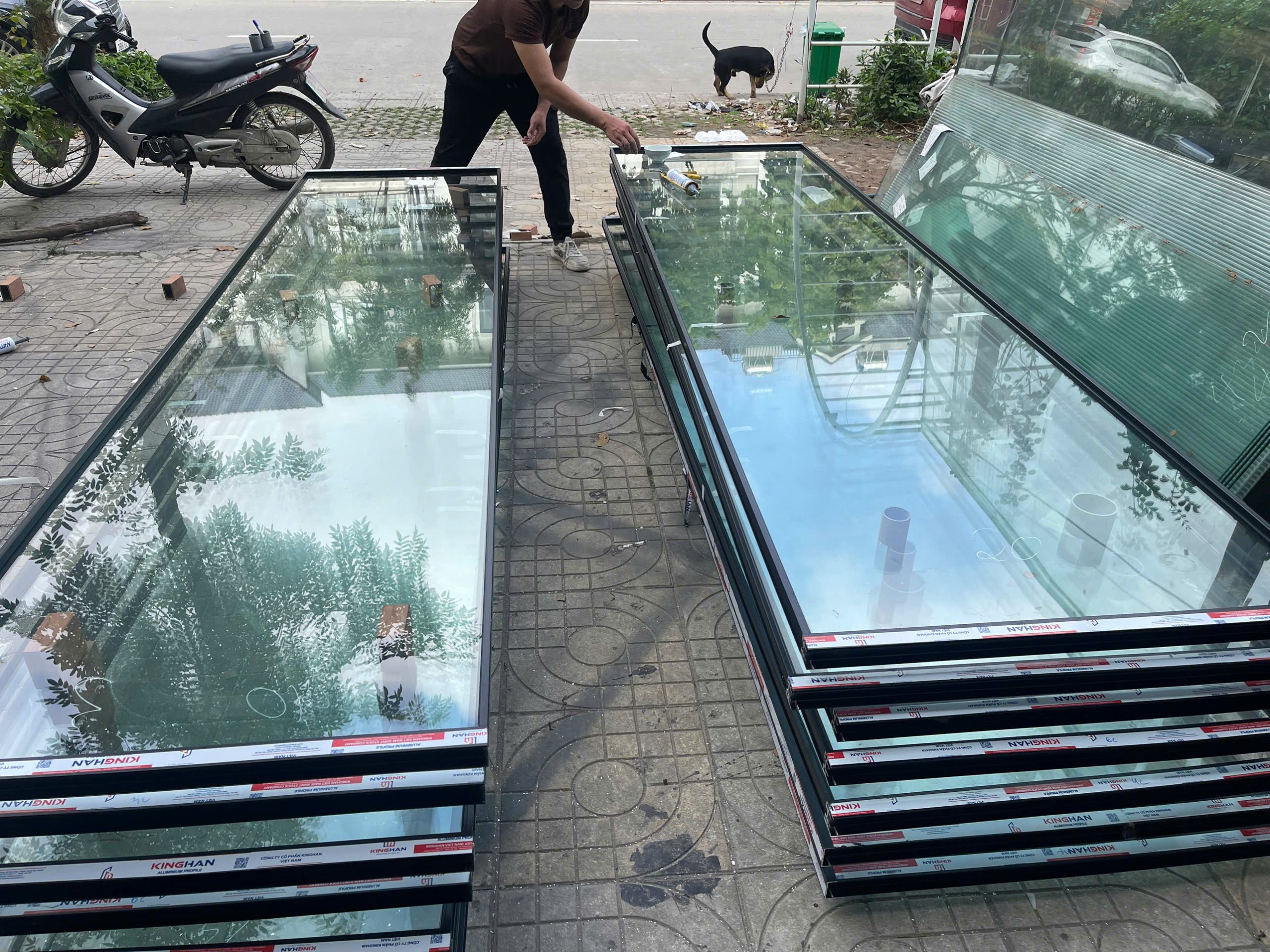 Cửa nhôm Slim 2 cánh kính cường lực 8mm Cửa Slim 2 cánh kính cường lực