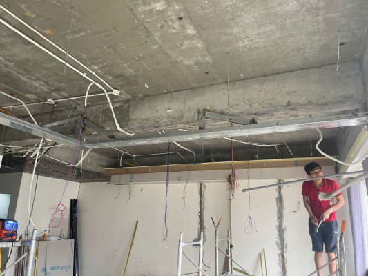 Gia cố dầm treo cửa Slim